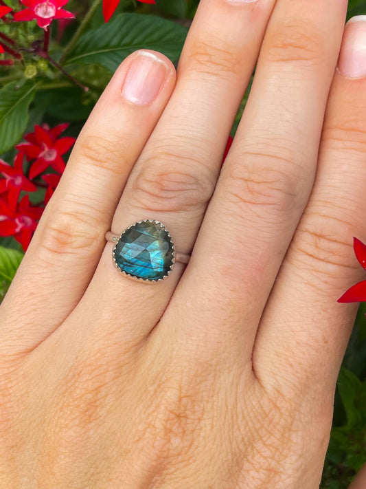 Labradorite Rosecut Everyday Ring